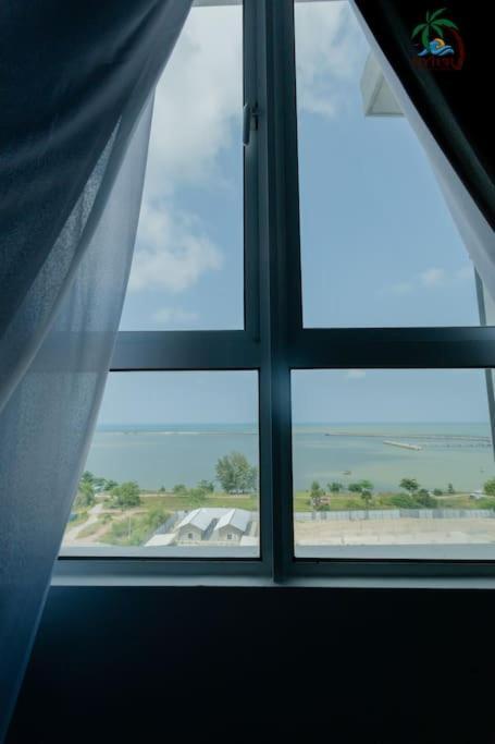 New Drawbridge Condo With Seaview And Pool Kuala Terengganu Luaran gambar