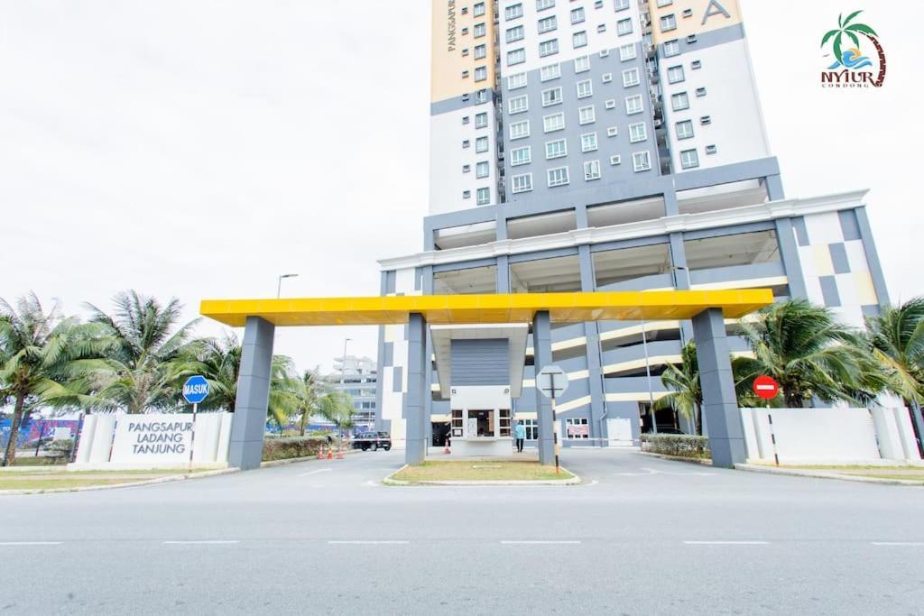 New Drawbridge Condo With Seaview And Pool Kuala Terengganu Luaran gambar